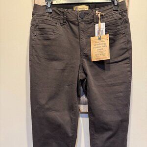 NWT Womens "Curve Equality" Ankle Jeans